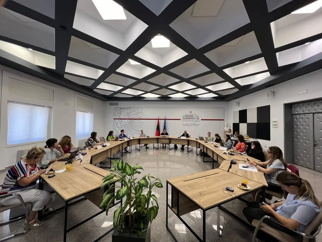 Government roundtable equipped with YARMEE conference microphones